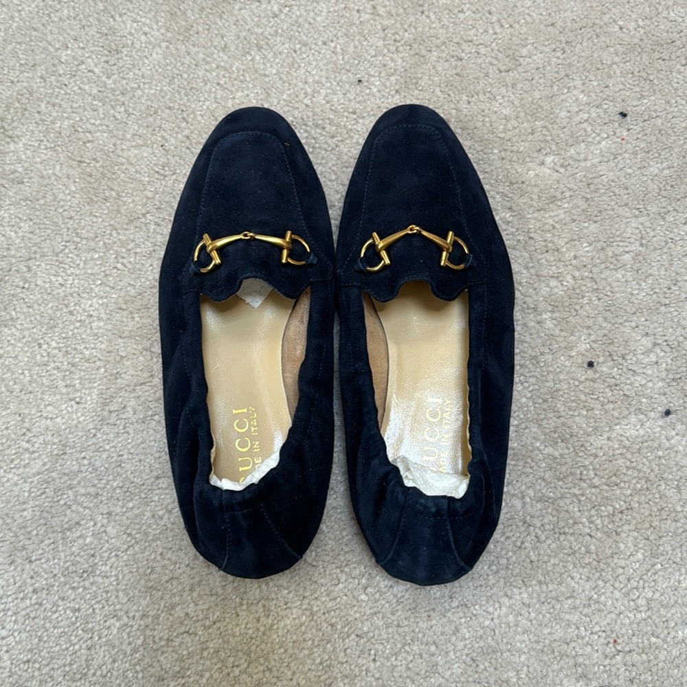 Size 36C Gucci women’s loafers horsebit navy suade